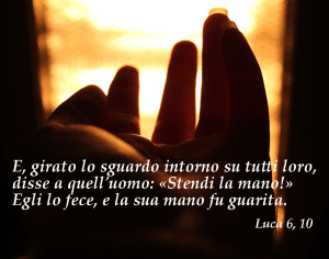 Una-mano-tesa-nel-vuoto-del-bisogno-puo-arrivare-a-toccare-lanima-a27619605