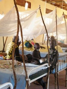 corsia-ospedale-adior-sud-sudan-con-zanzariere-bd_2797852_691030