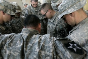 soldati-usa-preghiera