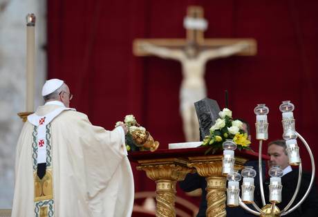 Pope Francis blesses the reliquary of St. Peter