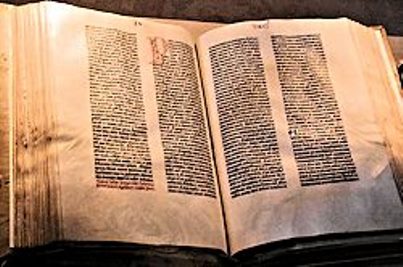 Gutenberg_Bible_1453_1455Magonza