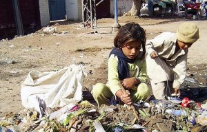 PAKISTAN_-_bambini_strada_violenze