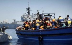 Operazioni di salvataggio di migranti da parte di Nave Espero, nell'ambito dell'operazione Mare Nostrum, Mar Mediterraneo Meridionale, 29 Aprile 2014. ANSA/GIUSEPPE LAMI