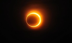 _1280px-solar_annular_eclipse_of_january_15_2010_in_ji