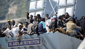 migranti-barconi-ansa-ap