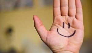 sorridere-mano-pj-magazine