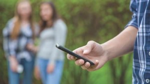 ecoles-secondaires-adolescents-sexting-cellulaire-sensibilisation-620x348