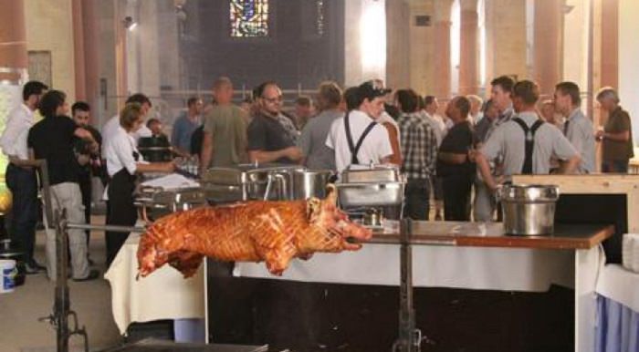 Risultati immagini per maiali allo spiedo in  chiesa